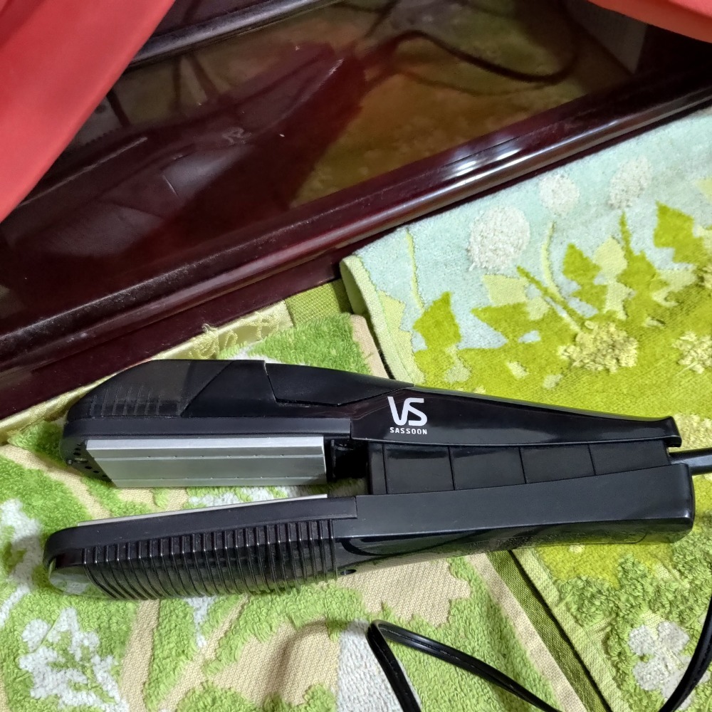 VS 沙宣 蒸氣保濕直髮夾 黑色 500 二手-細節圖2