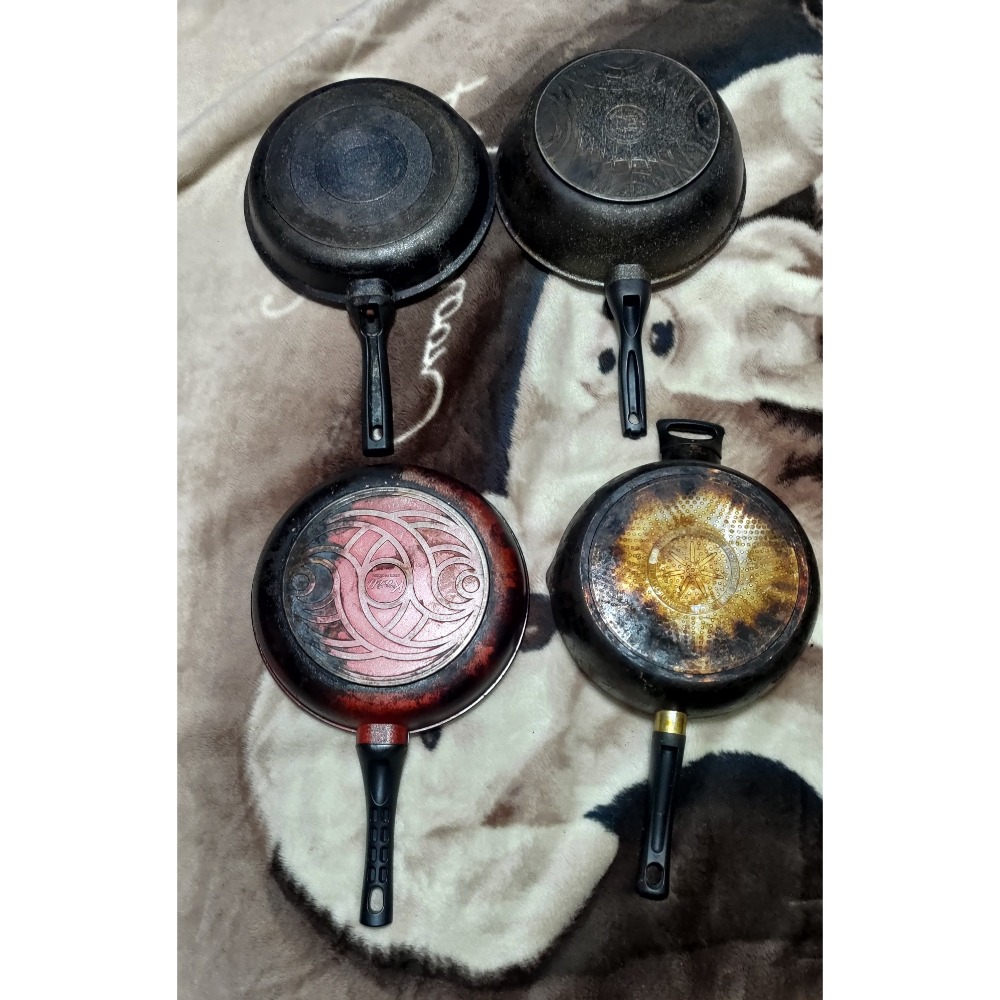 二手炒鍋 平底鍋 一個100 左下韓國Kitchen，右上Tefal品牌，左上韓製LIVING ART，右上韓國PN-細節圖2