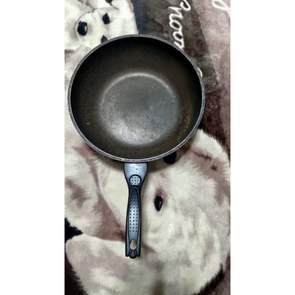 二手炒鍋 平底鍋 一個100 左下韓國Kitchen，右上Tefal品牌，左上韓製LIVING ART，右上韓國PN-細節圖6