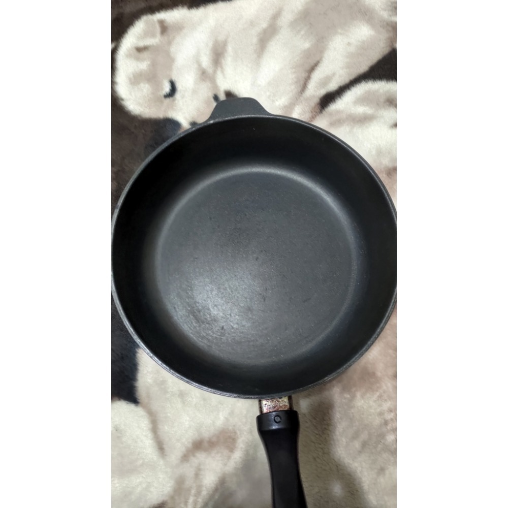 二手 Swiss Diamond 26公分 1300，28公分 1500 平底深煎鍋 無鍋蓋-細節圖3