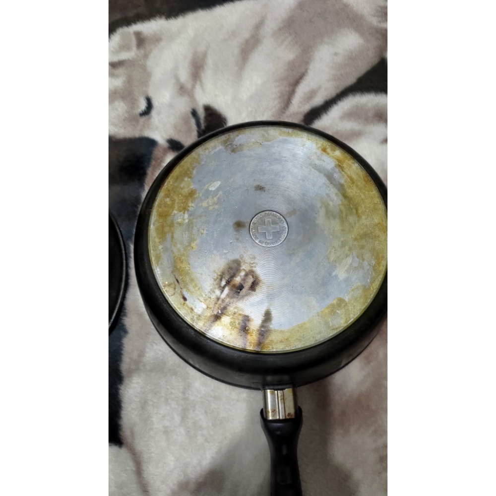 二手 Swiss Diamond 26公分 1300，28公分 1500 平底深煎鍋 無鍋蓋-細節圖5