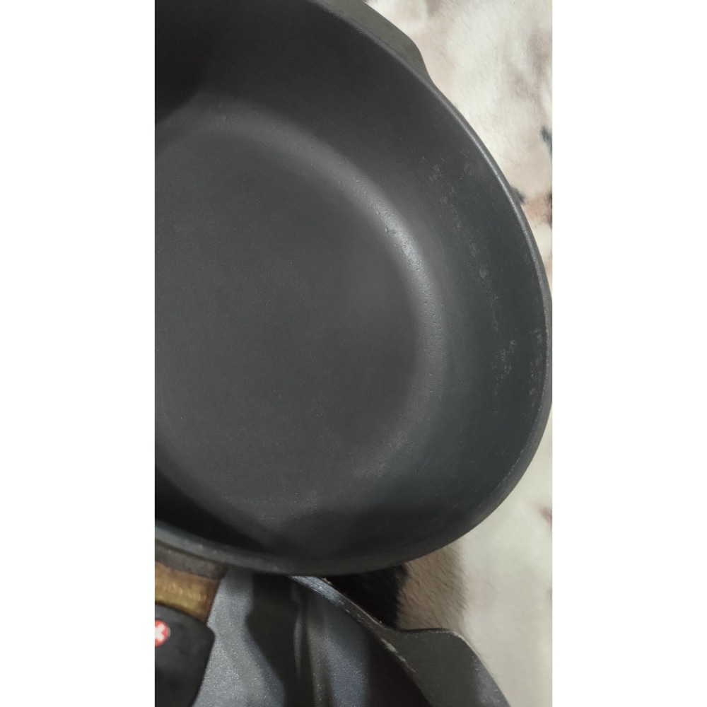二手 Swiss Diamond 26公分 1300，28公分 1500 平底深煎鍋 無鍋蓋-細節圖7