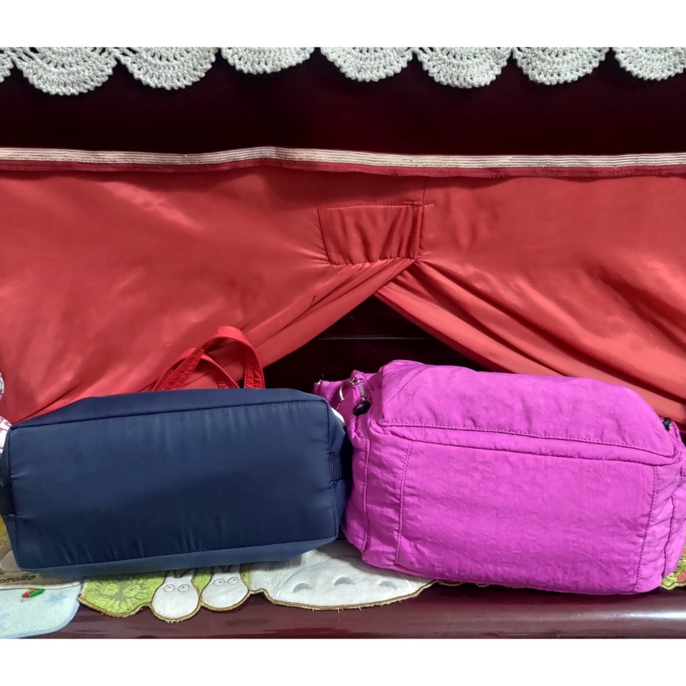 Kipling尼龍拉鍊 大容量 斜 肩 背包 FILA 三色漸層 手提包 刺繡logo-細節圖3