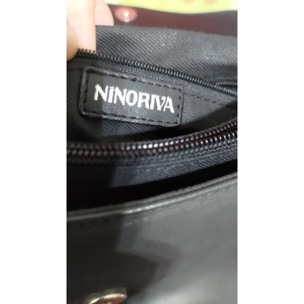 agnes b. VOYAGE 方鐵牌 千鳥紋 肩 斜背包 NINORIVA 國外買回 全真皮 肩背包 手拿包-細節圖8