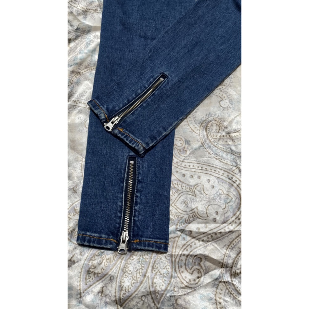 二手 Levis 女款 高腰 緊身提臀 牛仔褲 彈力後褲管拉鍊設計 26腰 韓製 牛仔褲 丹寧褲-細節圖4