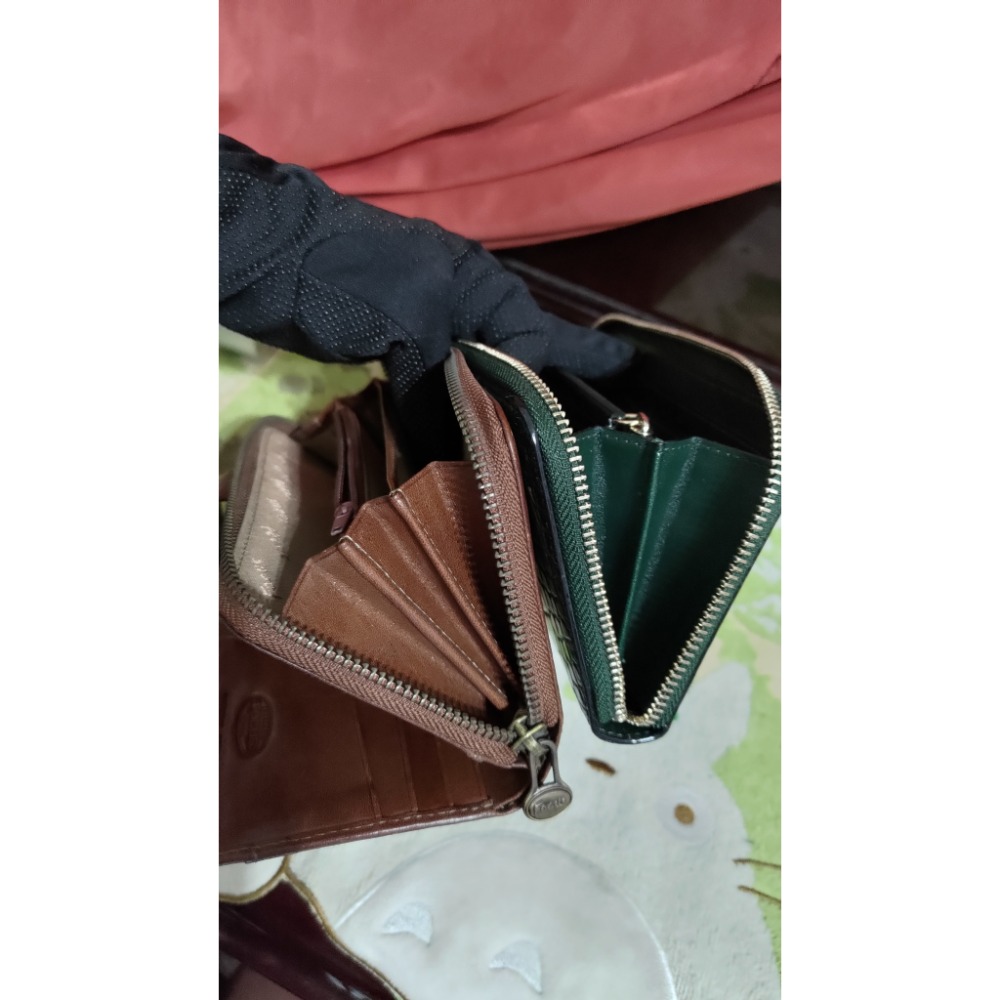 二手Victoria＇s Secret 維多利亞的秘密 墨綠色 長夾  FOCUS 真皮壓扣長夾義大利植鞣革-細節圖4