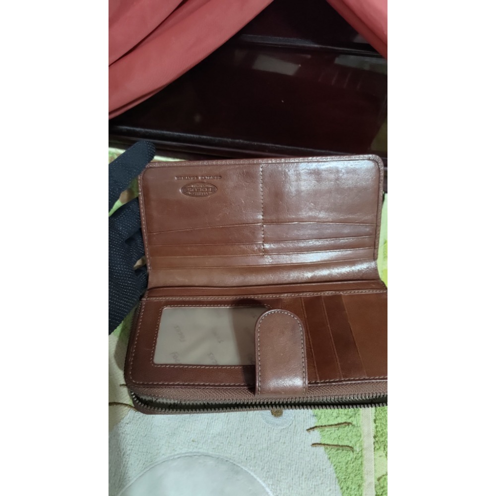 二手Victoria＇s Secret 維多利亞的秘密 墨綠色 長夾  FOCUS 真皮壓扣長夾義大利植鞣革-細節圖9