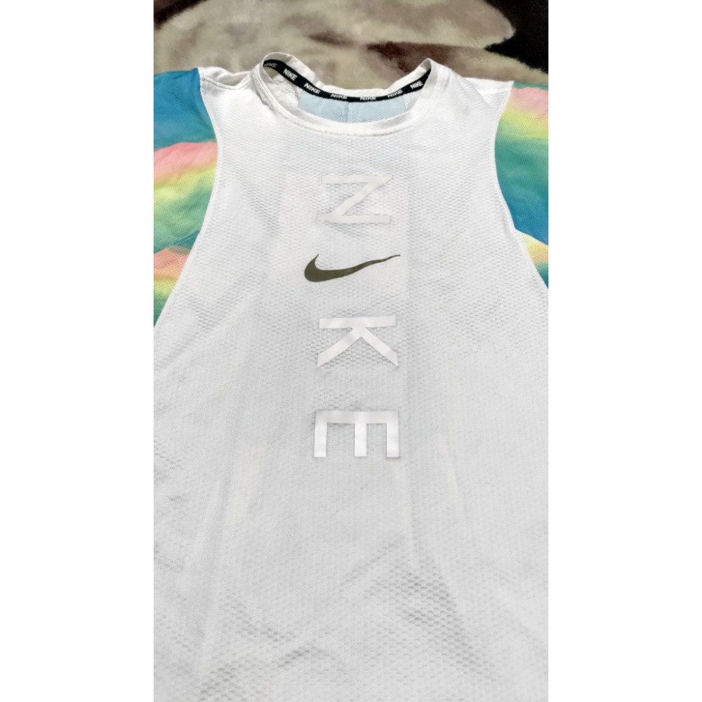 二手 Nike 彩虹短袖 童裝 WHY AND 1/2 刺繡上衣9號-細節圖3