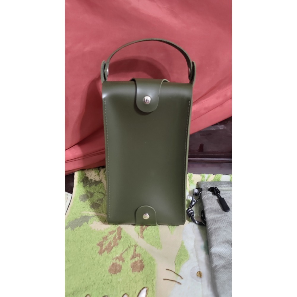 二手 UNIQLO 贈品 時尚斜背包 保溫瓶已售 限量22屆年會可掛式衛生紙盒-細節圖2