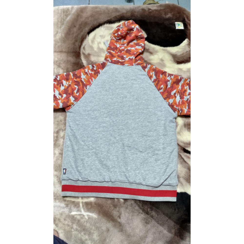 二手 MLB厚磅連帽刺繡logo外套L lativ連帽極輕玩色羽絨外套 L  男款-細節圖3