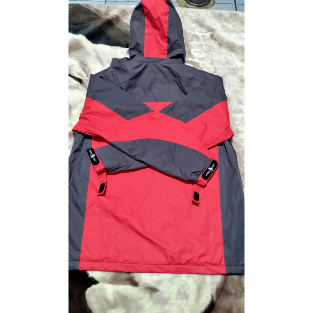 專櫃品牌 紅螞蟻 RED ANT 防水防潑水內刷毛連帽外套刺繡logoL-細節圖4