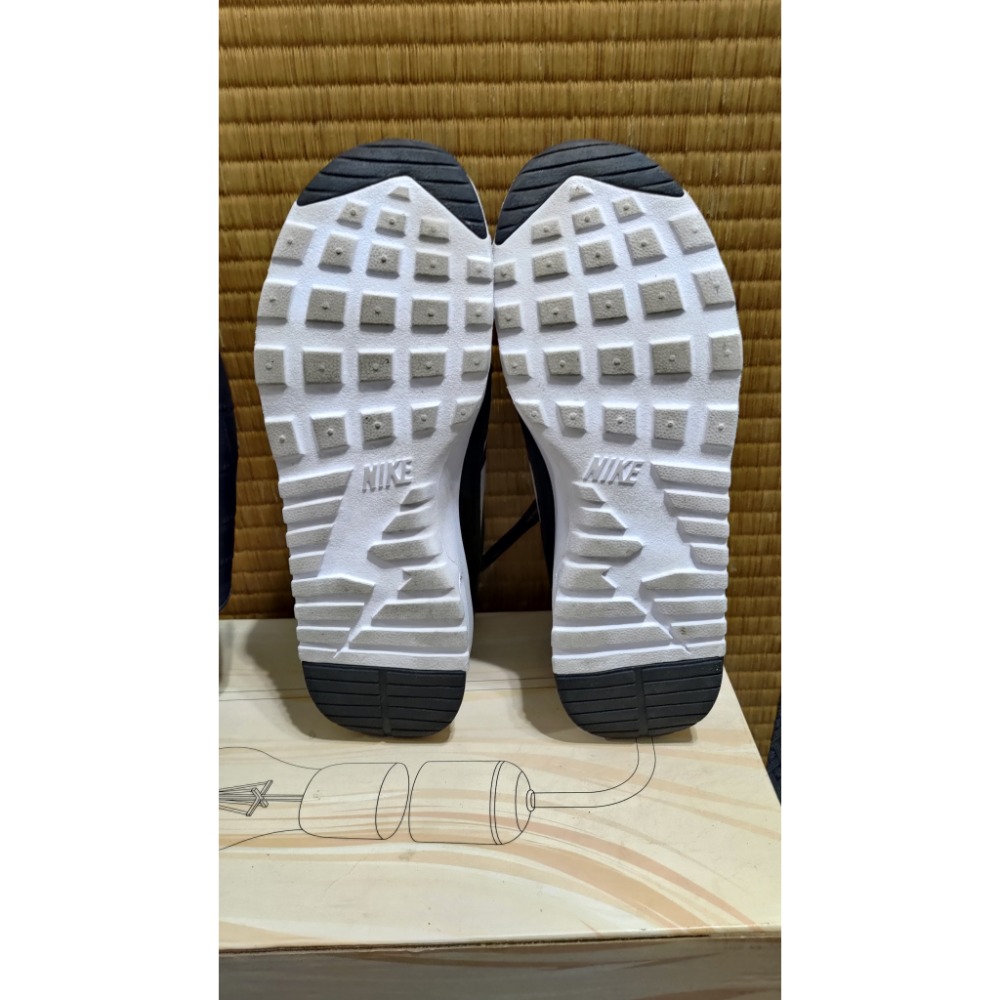 二手 LUZZI 真皮尖頭穆勒鞋24號 Nike 黑白 網布 慢跑鞋24公分-細節圖3