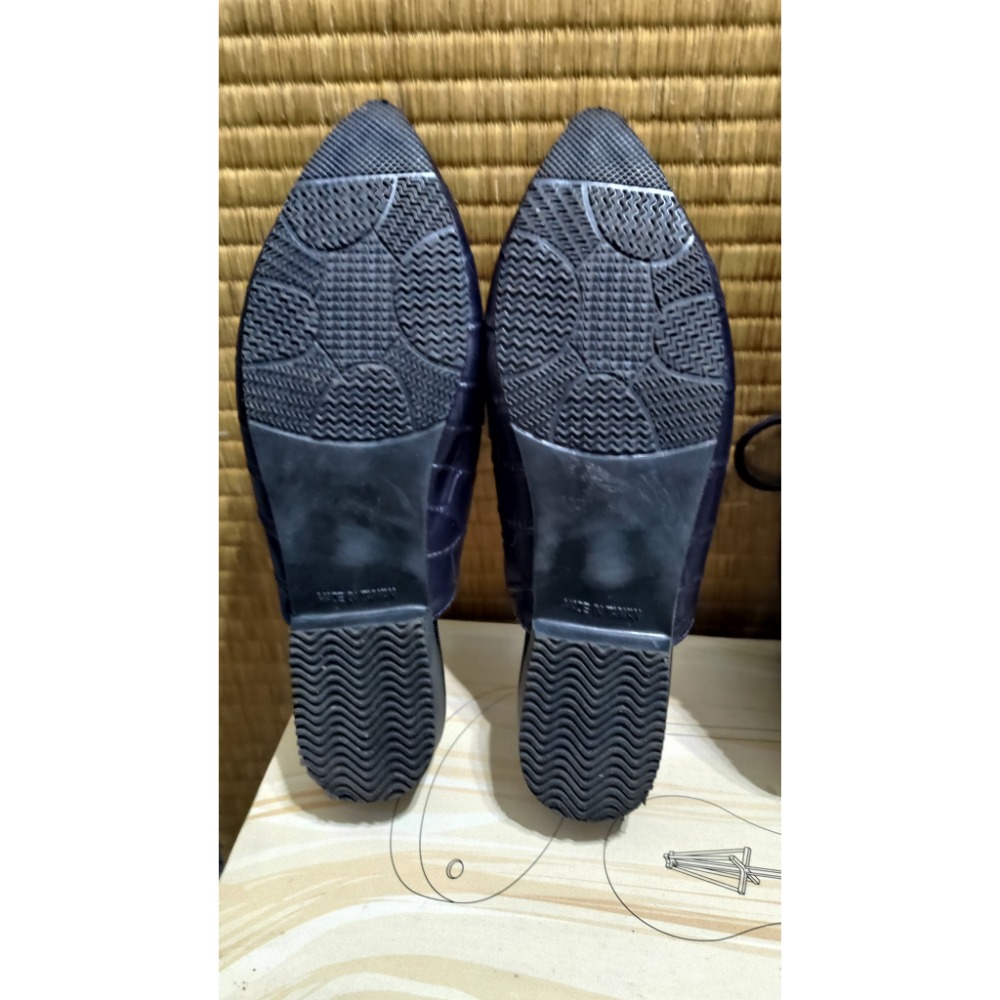 二手 LUZZI 真皮尖頭穆勒鞋24號 Nike 黑白 網布 慢跑鞋24公分-細節圖4