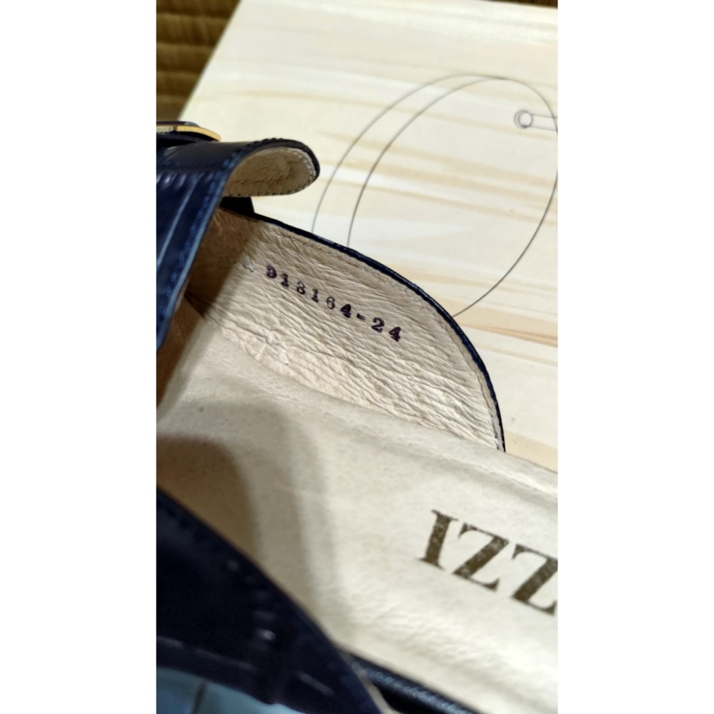 二手 LUZZI 真皮尖頭穆勒鞋24號 Nike 黑白 網布 慢跑鞋24公分-細節圖5