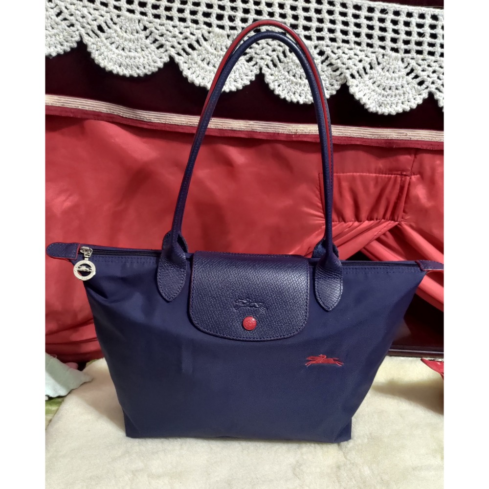 二手藍色 LONGCHAMP 刺鏽logo長提把尼龍水餃包 紅色水餃化粧包 雙配色單肩包但沒帶子了-細節圖10