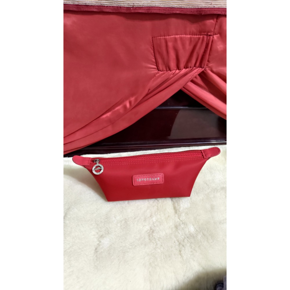 二手藍色 LONGCHAMP 刺鏽logo長提把尼龍水餃包 紅色水餃化粧包 雙配色單肩包但沒帶子了-規格圖10