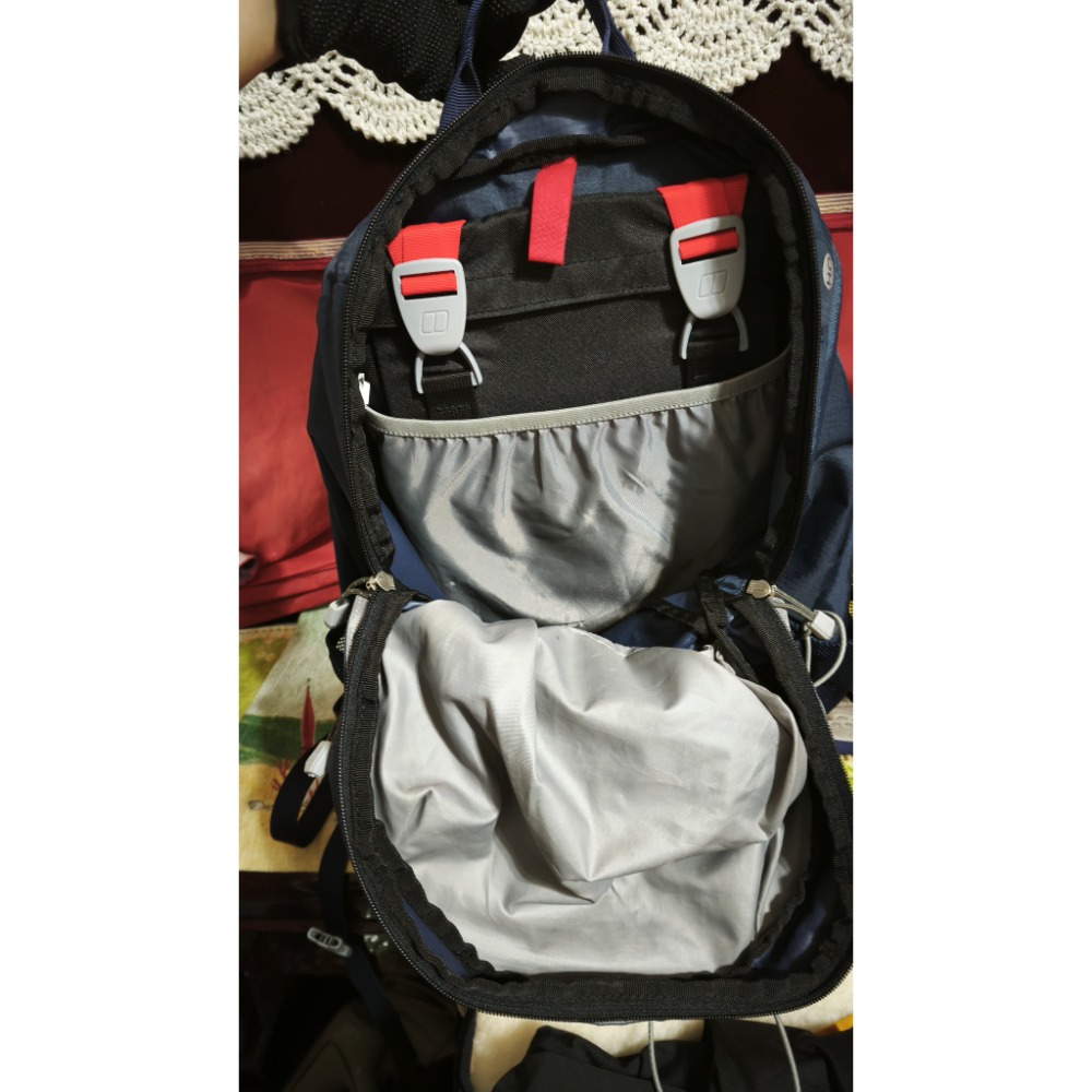 Nike 後背包 Berghaus 貝豪斯 登山背包20公升 Origins紐約市手提肩背包 蠟筆小新披肩毯 浴袍-細節圖6