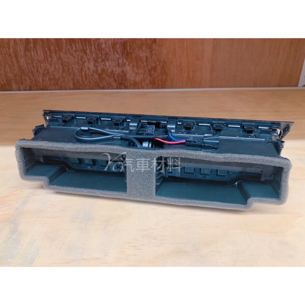 奧迪 A4 B8 09-17年 A5 13-17年 冷氣出風口總成 中間 8T2820951D-細節圖4