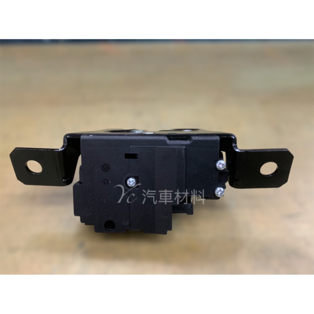 BMW F20 F21 後廂蓋六角鎖 後箱蓋 六角鎖 51247248075-細節圖4