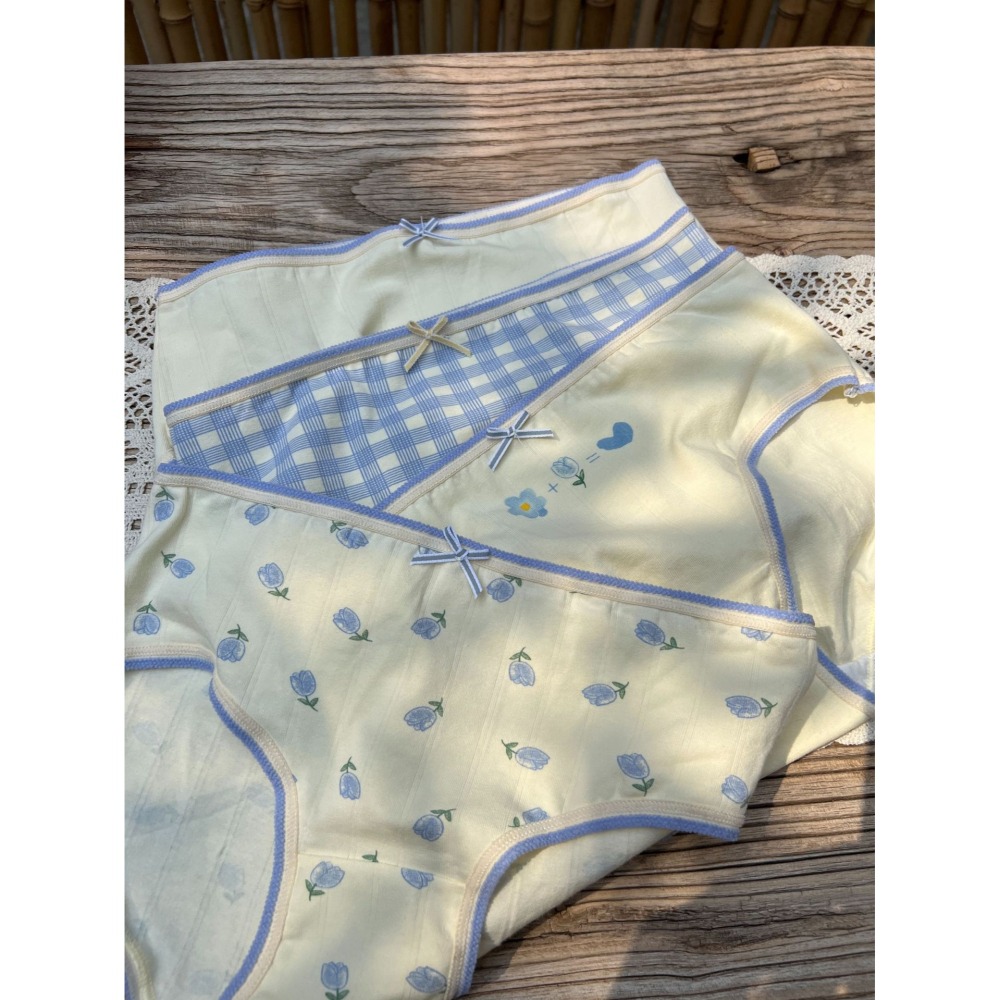 日系奶黃小內褲 現貨! 純棉內褲 印花設計 台灣現貨 中腰 女生內褲 內褲女生 學生內褲 透氣內褲STARS-細節圖7
