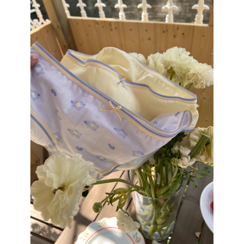 日系奶黃小內褲 現貨! 純棉內褲 印花設計 台灣現貨 中腰 女生內褲 內褲女生 學生內褲 透氣內褲STARS-細節圖10