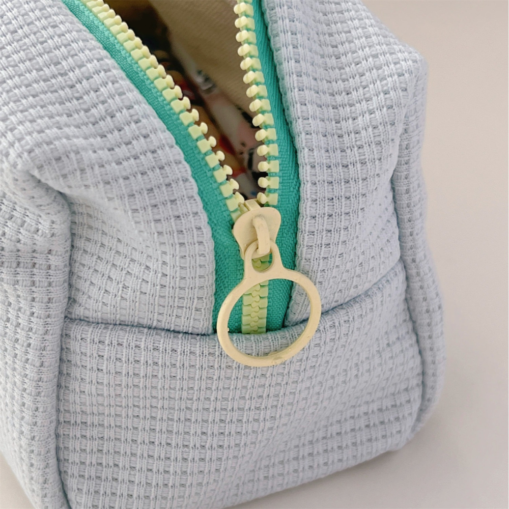 【星辰】現貨!奶油泡芙筆袋 格紋布藝 毛絨收納包 大容量筆袋 可愛學生文具收納包 筆袋韓國 筆袋Iins 筆袋可愛-細節圖6