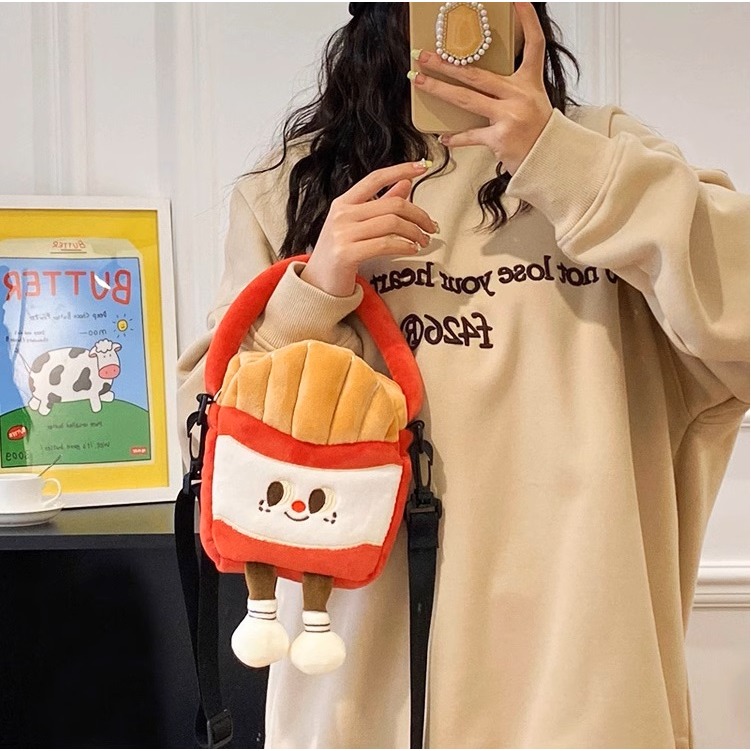 【星辰】薯條包包 四種背法! 不易撞包!薯條公仔包 毛絨手提包 斜跨包 掛脖包 日系通勤ins包 吸睛包 可愛包 搞怪包-細節圖3