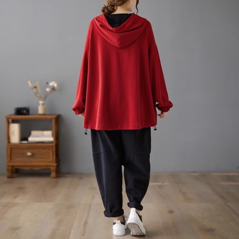 漾貝比中大碼【9154857】前開拉鍊插手口袋黑色帽裏抽繩長上衣．黑/酒紅(40-52)-細節圖9