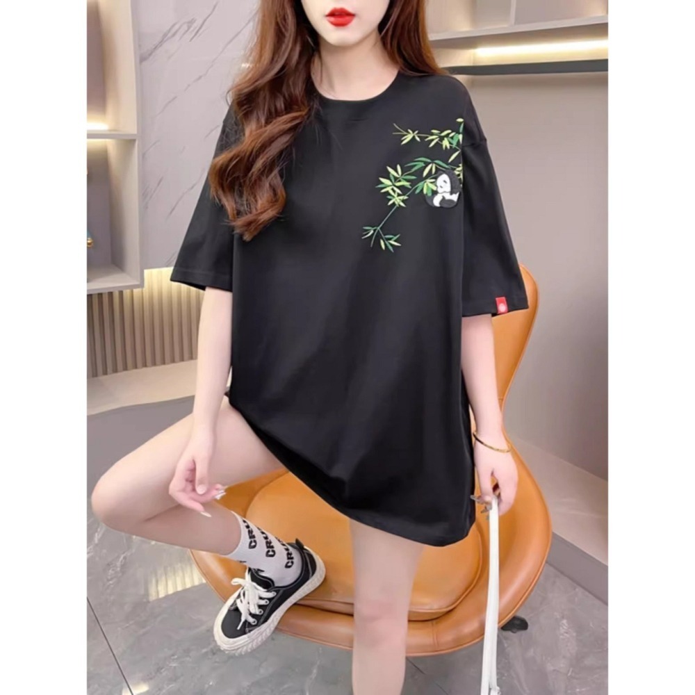 漾貝比【9155167】中大尺碼女裝 圓領重磅棉質重工刺繡垂竹熊貓T．黑 (36-56)-細節圖2