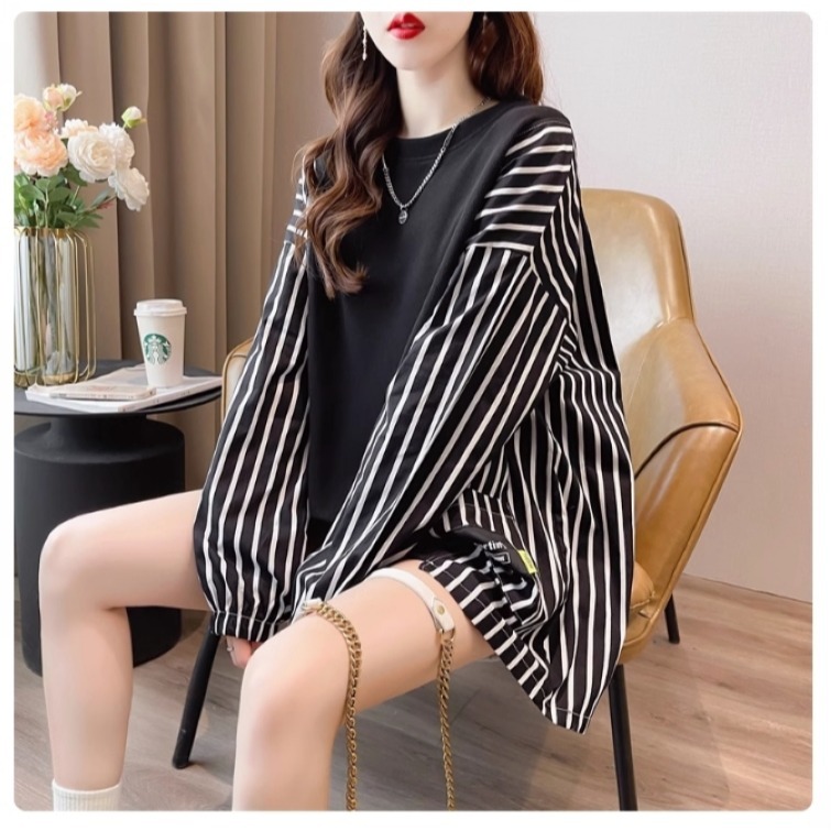 漾貝比【9155218】中大尺碼女裝 圓領撞色拼接條紋大口袋布標T(38-49)-細節圖2