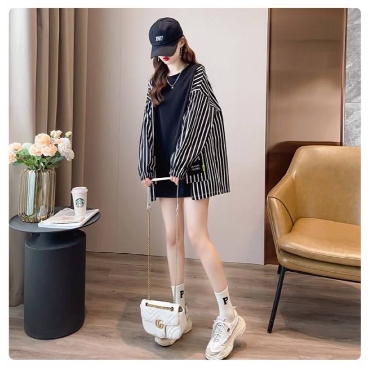 漾貝比【9155218】中大尺碼女裝 圓領撞色拼接條紋大口袋布標T(38-49)-細節圖3