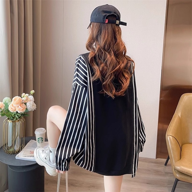 漾貝比【9155218】中大尺碼女裝 圓領撞色拼接條紋大口袋布標T(38-49)-細節圖5