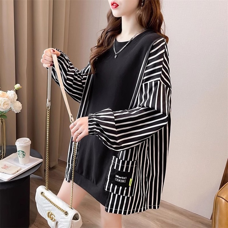 漾貝比【9155218】中大尺碼女裝 圓領撞色拼接條紋大口袋布標T(38-49)-細節圖6