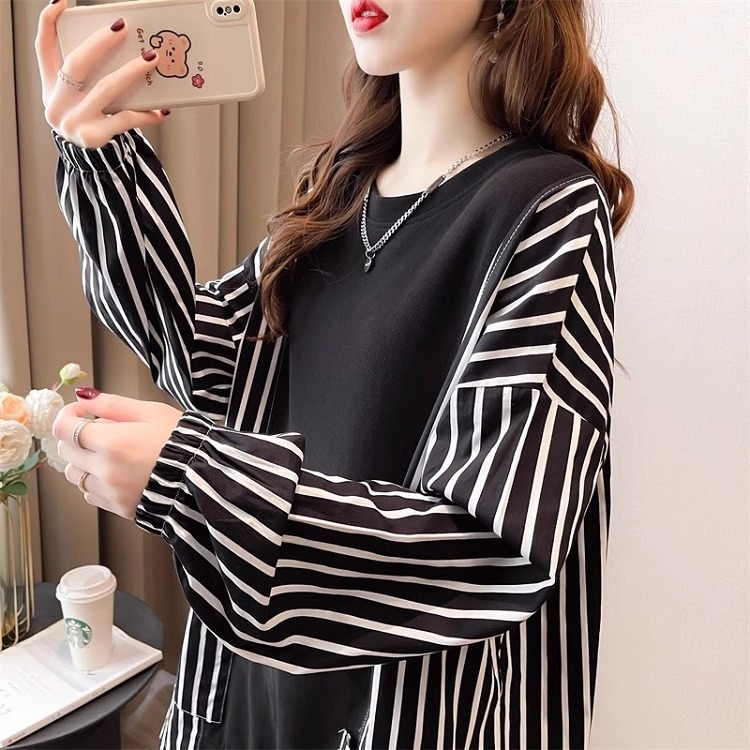 漾貝比【9155218】中大尺碼女裝 圓領撞色拼接條紋大口袋布標T(38-49)-細節圖7