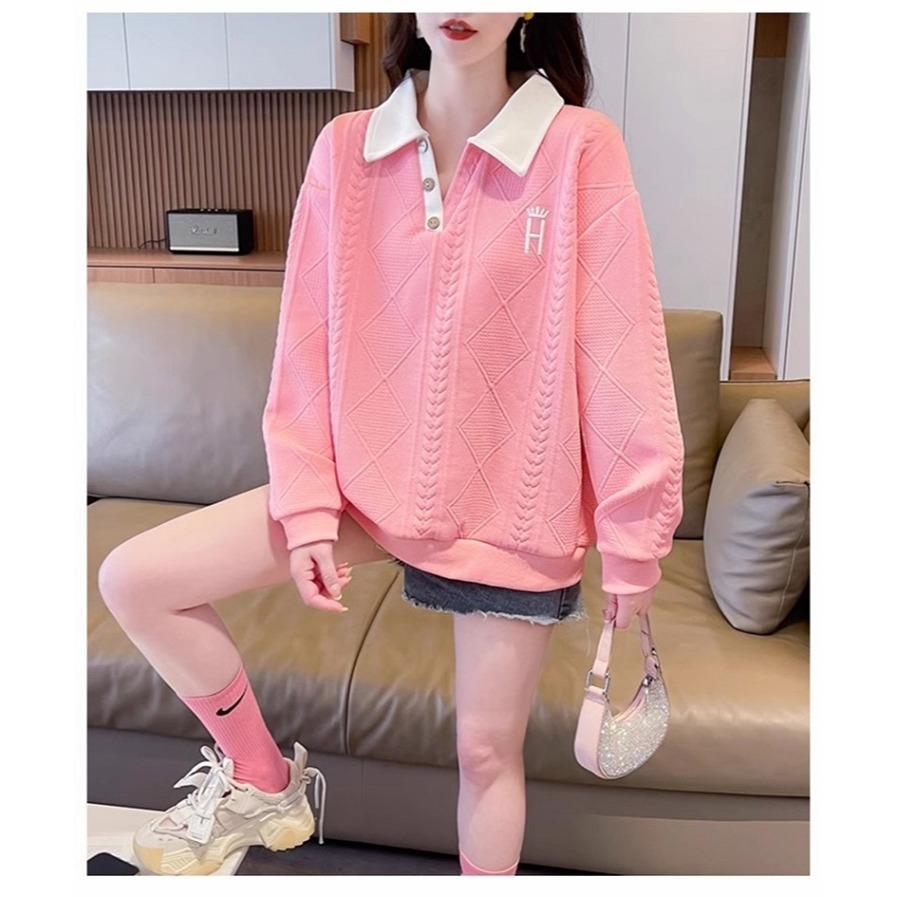 漾貝比【9155296】中大尺碼女裝 刺繡皇冠撞色立體菱格加絨POLO上衣(36-47)-細節圖2