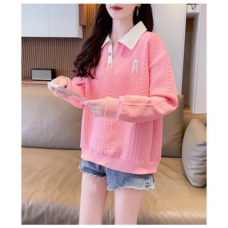 漾貝比【9155296】中大尺碼女裝 刺繡皇冠撞色立體菱格加絨POLO上衣(36-47)-細節圖3