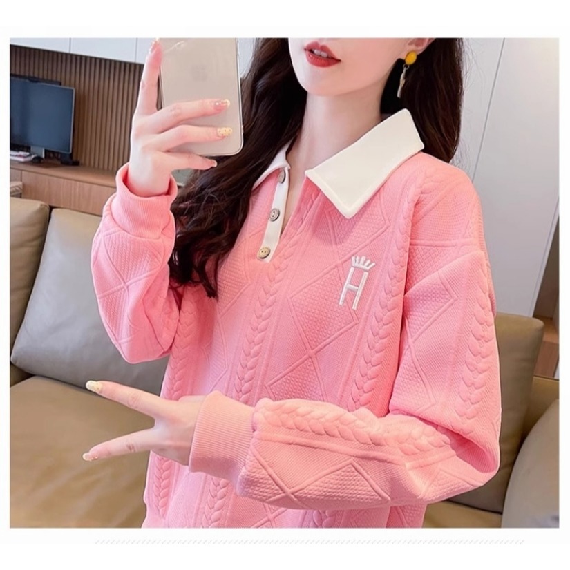 漾貝比【9155296】中大尺碼女裝 刺繡皇冠撞色立體菱格加絨POLO上衣(36-47)-細節圖5