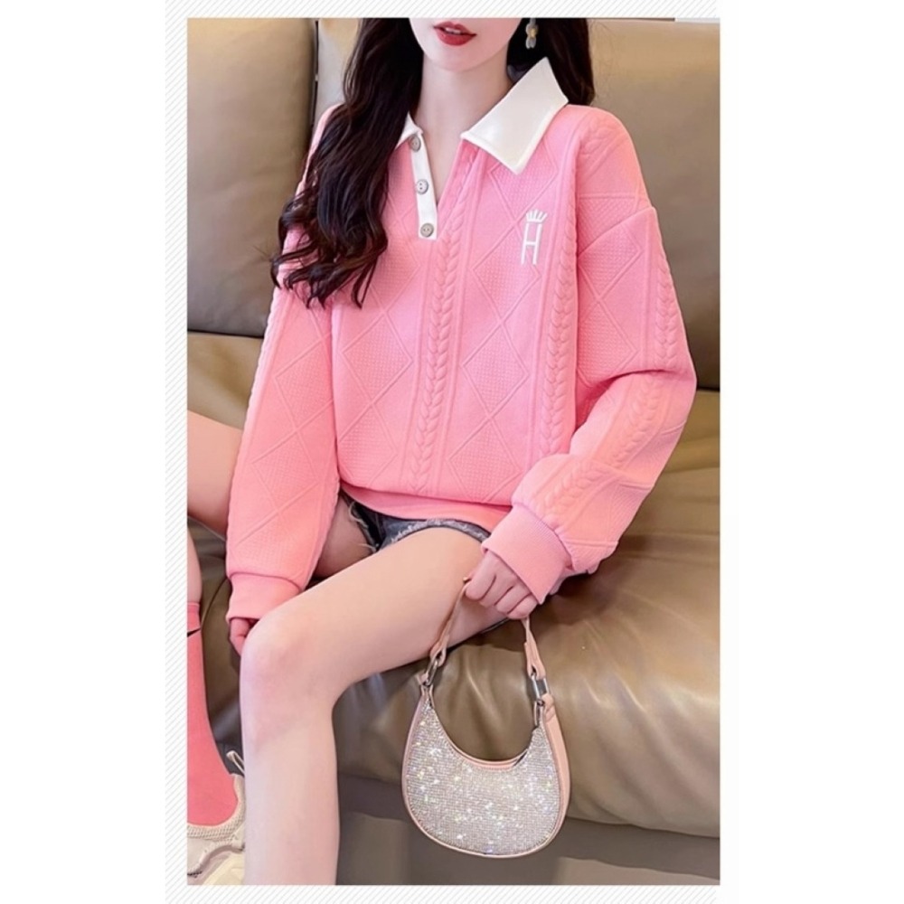 漾貝比【9155296】中大尺碼女裝 刺繡皇冠撞色立體菱格加絨POLO上衣(36-47)-細節圖6