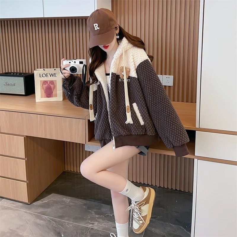 漾貝比【9155343】中大尺碼女裝 上下撞色連帽羊羔毛保暖外套(36-47)-細節圖3