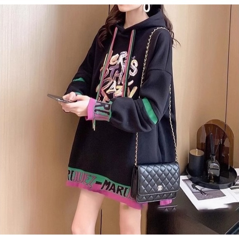 漾貝比【9155345】中大尺碼女裝 後開叉袖撞色英文加絨加厚長T(36-50)-細節圖2