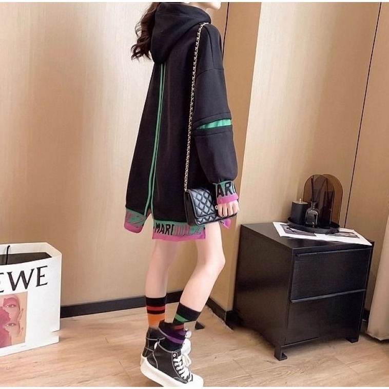 漾貝比【9155345】中大尺碼女裝 後開叉袖撞色英文加絨加厚長T(36-50)-細節圖5