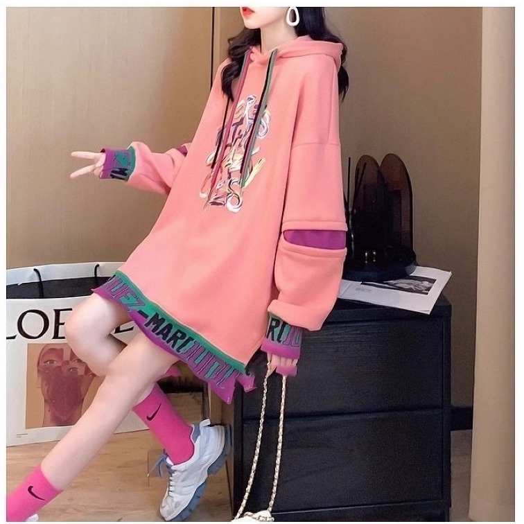 漾貝比【9155345】中大尺碼女裝 後開叉袖撞色英文加絨加厚長T(36-50)-細節圖7