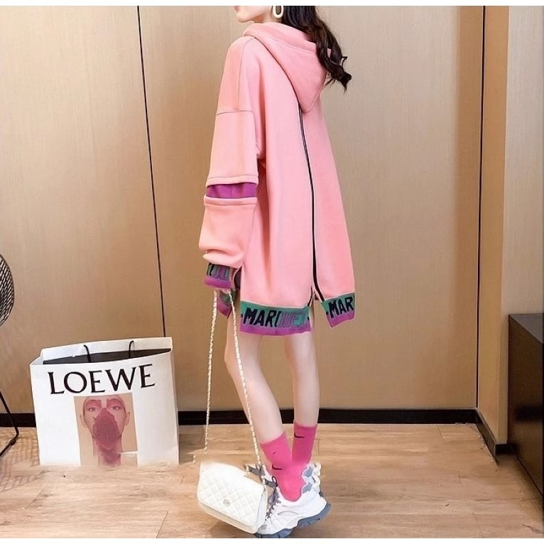 漾貝比【9155345】中大尺碼女裝 後開叉袖撞色英文加絨加厚長T(36-50)-細節圖9