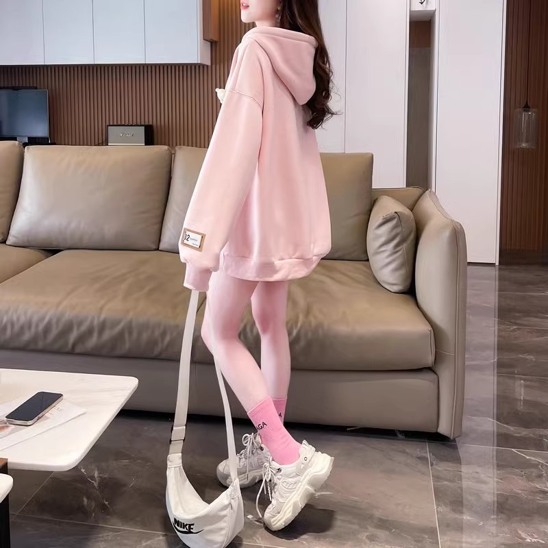 漾貝比【9155346】中大尺碼女裝 刺繡小熊袖口布標加絨加厚連帽T(36-48)-細節圖7