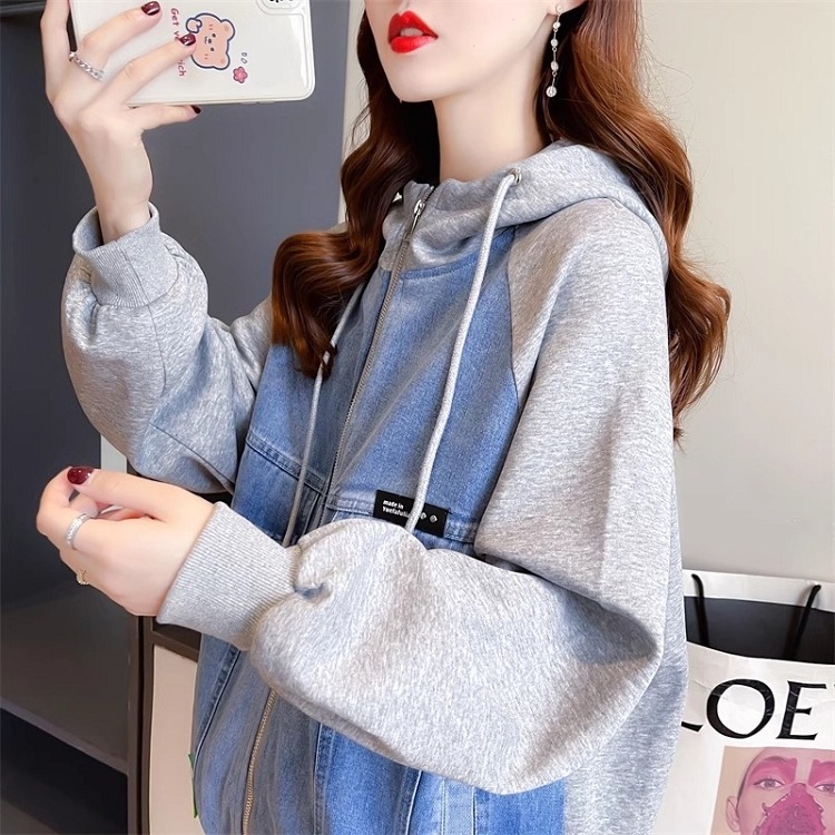 漾貝比【9155393】中大尺碼女裝 愛心logo連帽織衣拼接牛仔外套 (36-48)-細節圖4