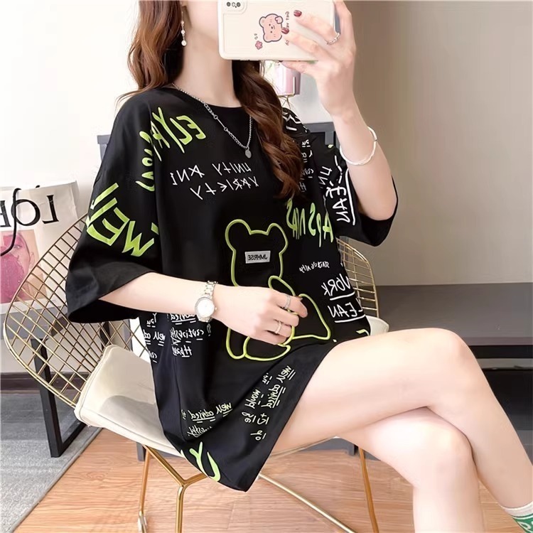 漾貝比【9155394】中大尺碼女裝 滿版英文立體印刷玩具小熊圓領T．共2色 (36-48)-細節圖3