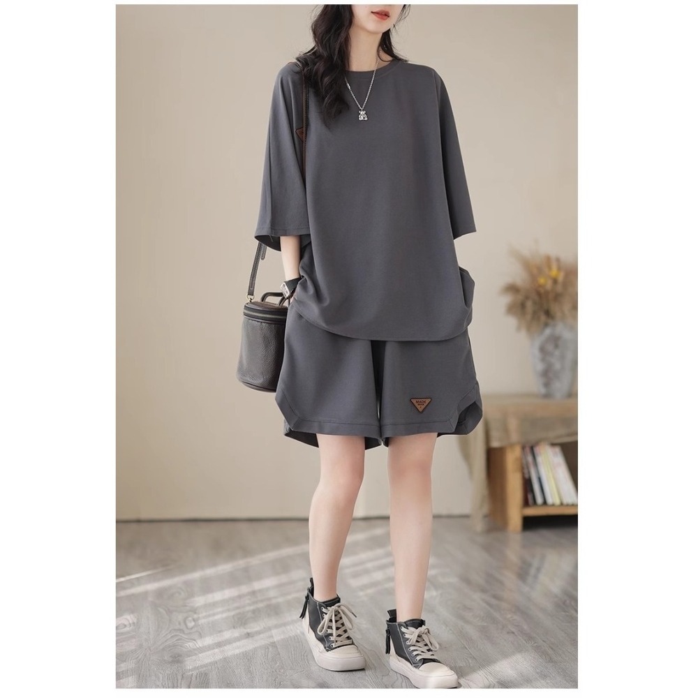 漾貝比【9155395】中大尺碼女裝 三角小布標開叉上衣短褲套裝．共2色 (38-52)-細節圖7