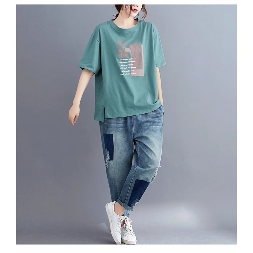 漾貝比【9155401】中大尺碼女裝 圓領下開叉風景剪影英文字棉T．共2色 (38-50)-細節圖6