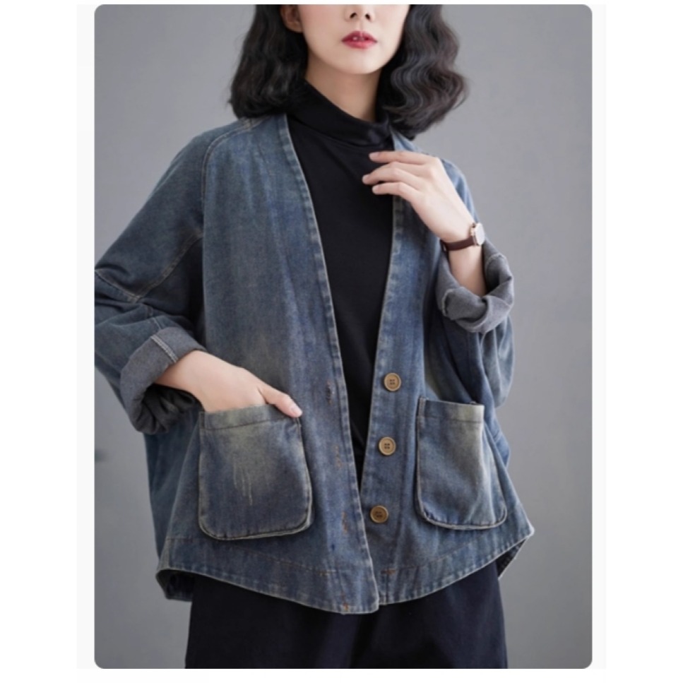 漾貝比【9155429】中大尺碼女裝 立領雙口袋深V領牛仔外套 (38-50)-細節圖2