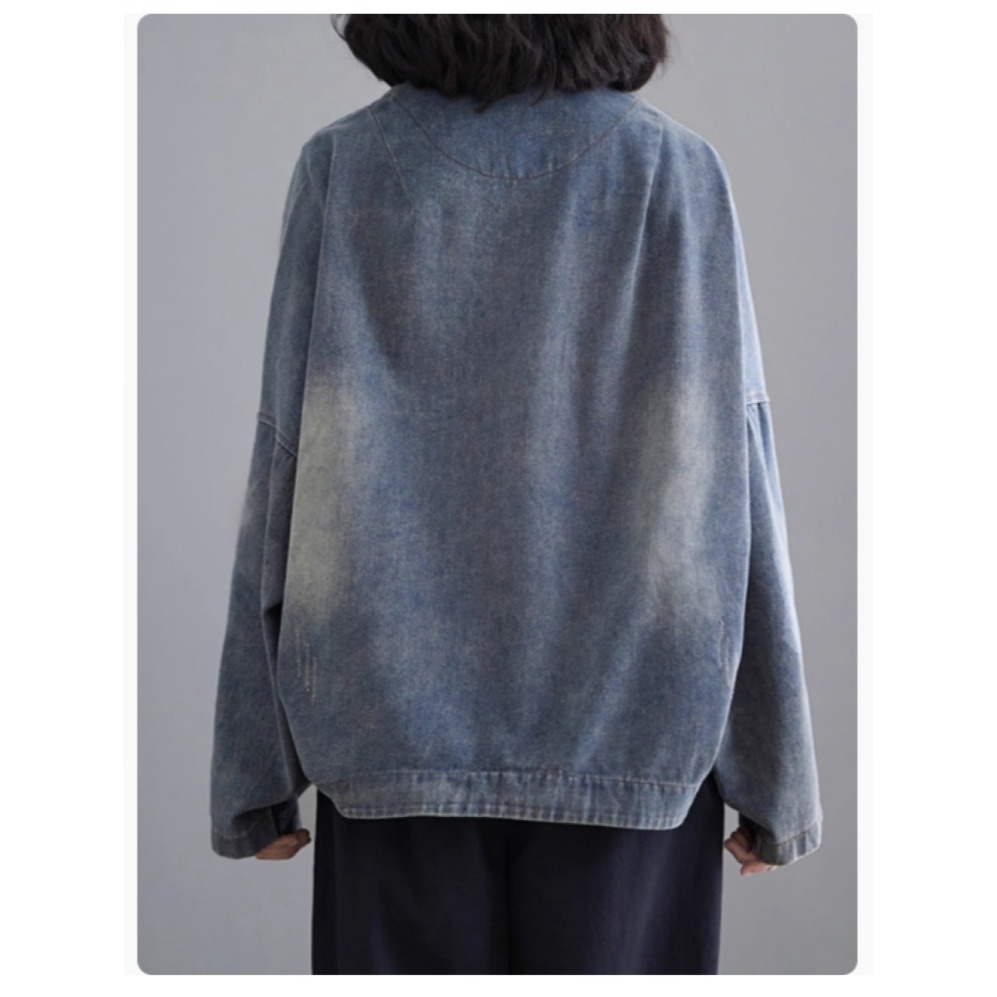 漾貝比【9155429】中大尺碼女裝 立領雙口袋深V領牛仔外套 (38-50)-細節圖3